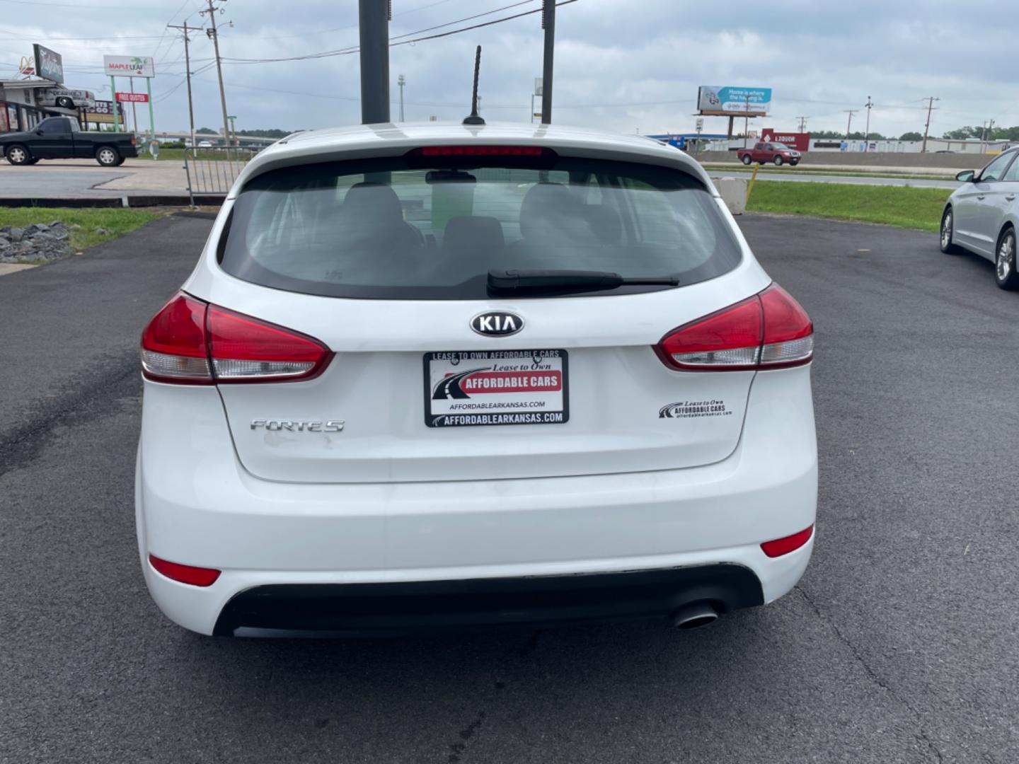 2016 White Kia Forte5 (KNAFK5A86G5) with an 4-Cyl, GDI, 2.0 Liter engine, Auto, 6-Spd w/Sportmatic and Active ECO System transmission, located at 8008 Warden Rd, Sherwood, AR, 72120, (501) 801-6100, 34.830078, -92.186684 - Photo#6